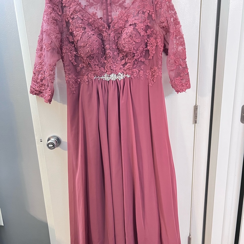 Chic Mauve Lace Gown